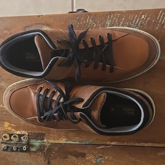 Shoes - Picture 6 of 8